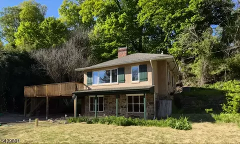 6 Quarry Rd, Stockton, NJ 08559