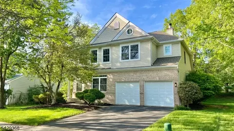 9 Cambridge Ct, Princeton, NJ 08540