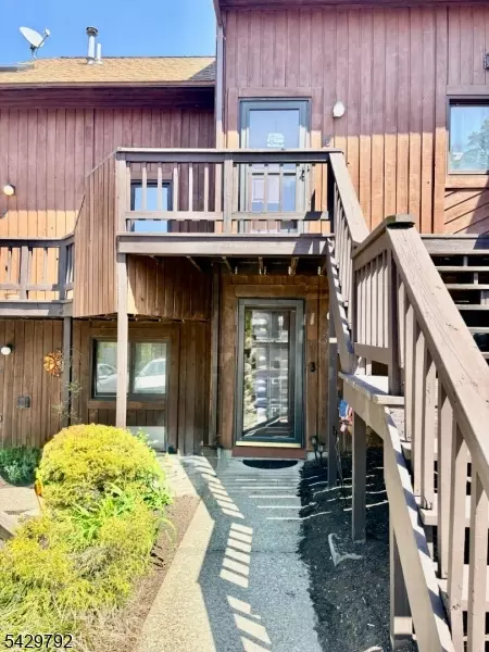 2 Jackson Hole #5, Vernon, NJ 07462