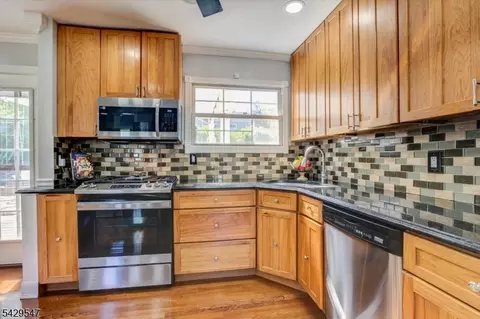 208 Perry St, Dover, NJ 07801 photo 9