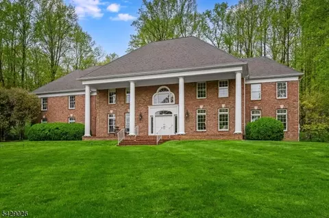 5 Chilton Rd, Chester, NJ 07930