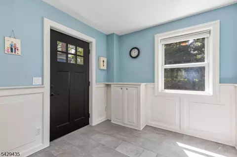 Entry Way - 3 Oak Ridge Ave, Summit, NJ 07901 photo 3 of 6