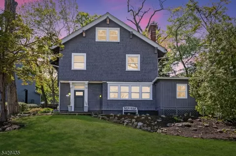 Exterior - 3 Oak Ridge Ave, Summit, NJ 07901 photo 2 of 4