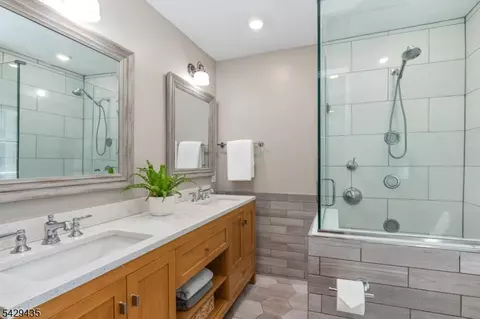 Bath - 3 Oak Ridge Ave, Summit, NJ 07901 photo 2 of 4