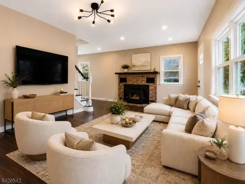 34 Nestor St, Franklin, NJ 07416