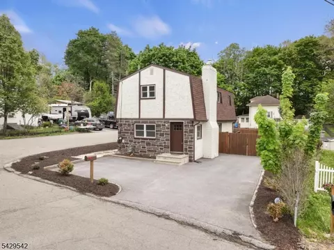 34 Nestor St, Franklin, NJ 07416