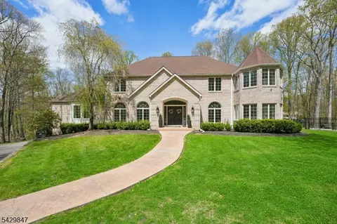 9 Natale Dr, Sparta, NJ 07871
