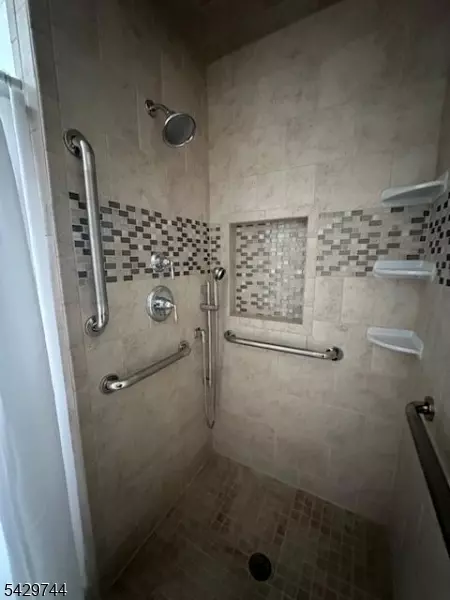 Bath - 1075 Thomas St, Hillside, NJ 07205 photo 2 of 3