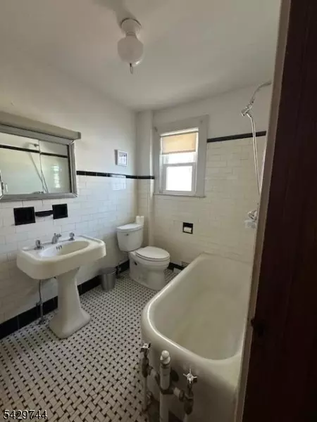 Bath - 1075 Thomas St, Hillside, NJ 07205 photo 3 of 3