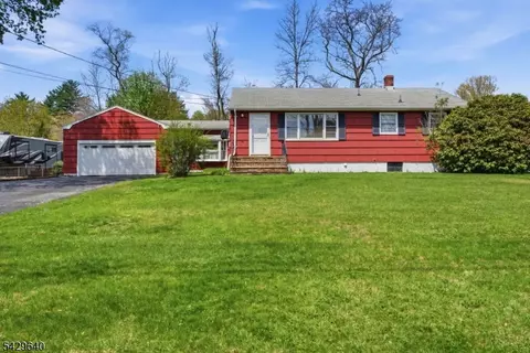 49 Heather Hills Dr, Oak Ridge, NJ 07438