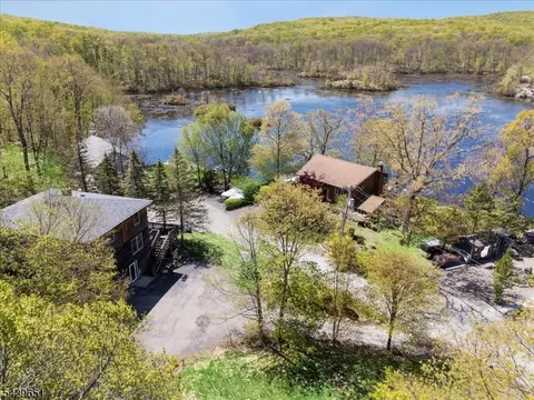 137 S Shore Rd, Byram Twp, NJ 07821