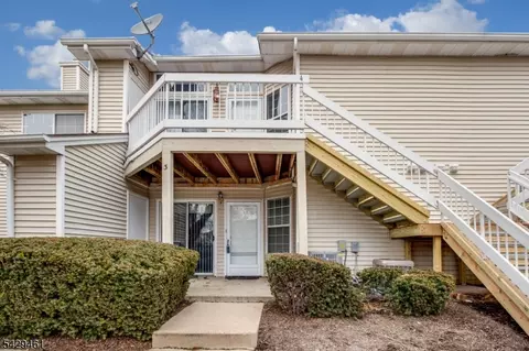 3 Sage Ct, Bedminster, NJ 07921