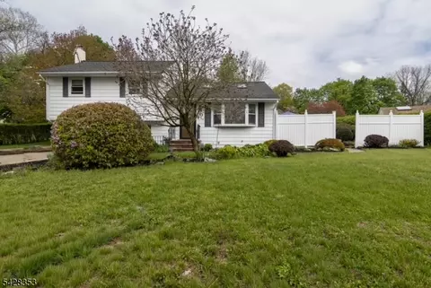 33 Marudy Dr, Clinton, NJ 08809