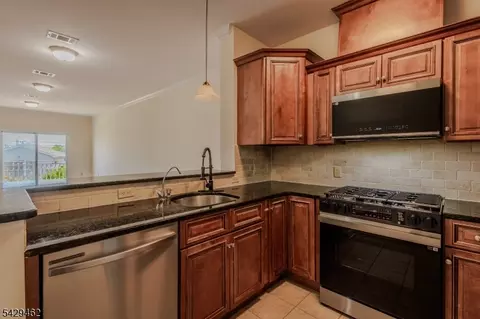 29-31 Freeman St #D-2, Newark, NJ 07105