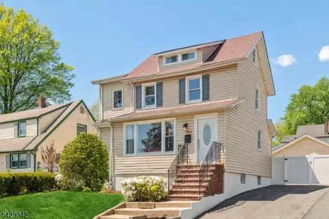 1154 Stasia St, Teaneck, NJ 07666