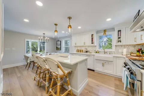 7 Meadow Rd, Chatham, NJ 07928