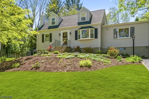 37 Hussa Pl, Denville, NJ 07834