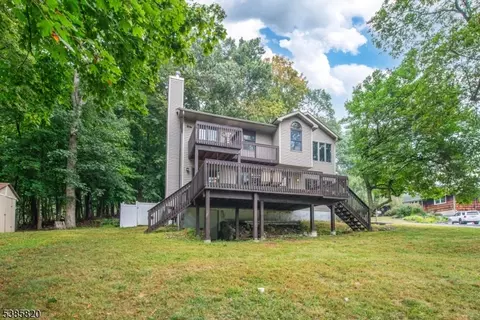 40 Castle Rock Rd, Lake Hopatcong, NJ 07849