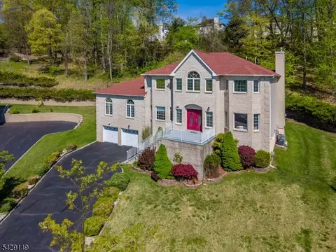 72 Gatheringhill Ct, Morris Plains, NJ 07950