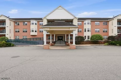 401 Dercole Ct #120, Norwood, NJ 07648