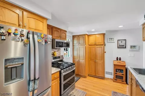 43 Everett Dr, Dover, NJ 07801 photo 9