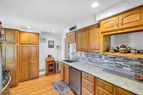 43 Everett Dr, Dover, NJ 07801 photo 8