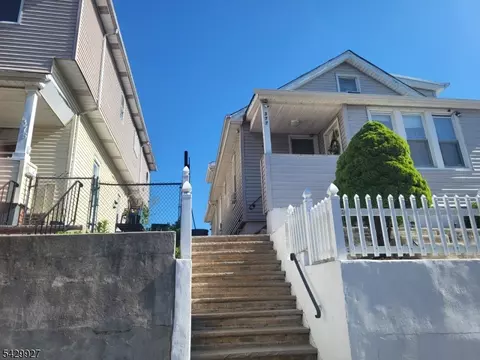 377 5th Ave #1, Paterson, NJ 07514
