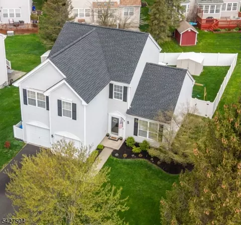 71 Saxton Dr, Hackettstown, NJ 07840