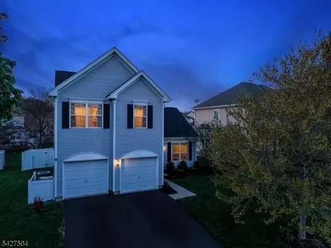71 Saxton Dr, Hackettstown, NJ 07840 photo 2