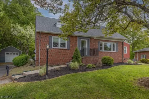 14 Meadowbrook Ln, Piscataway, NJ 08854