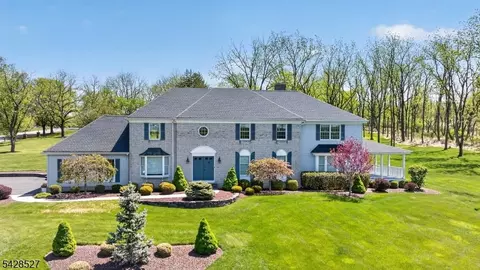 2 W View Dr, Flemington, NJ 08822