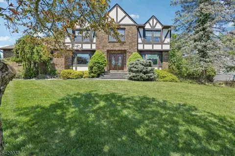 28 Verkade Dr, Wayne, NJ 07470