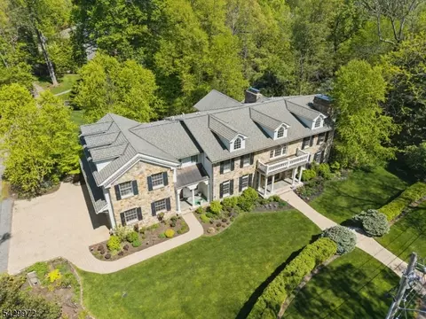9 Bishops Ln, Millburn Twp, NJ 07078
