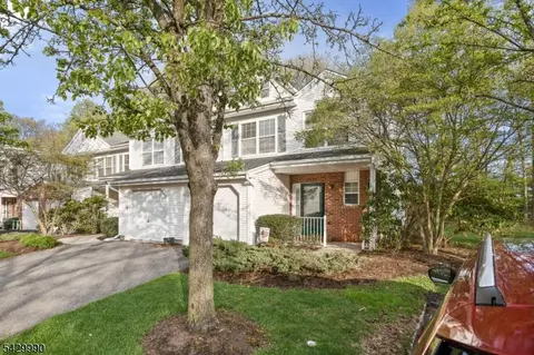 35 Maple Ln, Mount Arlington, NJ 07856