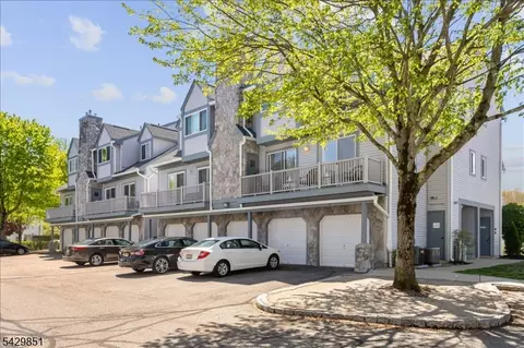 15 Garden Ct, Succasunna, NJ 07876
