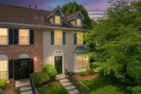 31 Bethany Ct, Franklin Park, NJ 08823