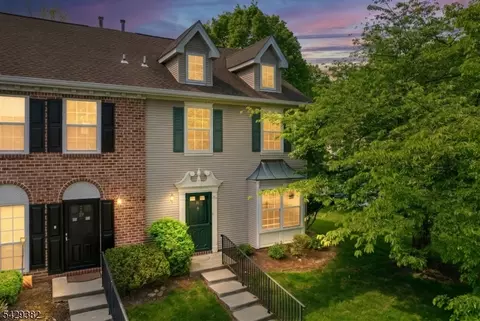 31 Bethany Ct, Franklin Park, NJ 08823