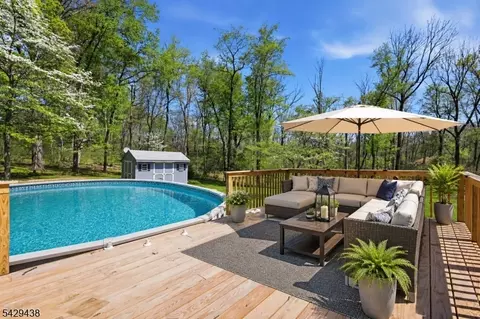 11 Victoria Crossing Rd, Columbia, NJ 07832