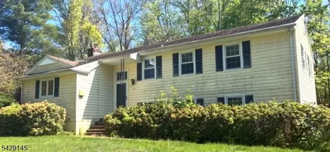156 Goltra Dr, Basking Ridge, NJ 07920