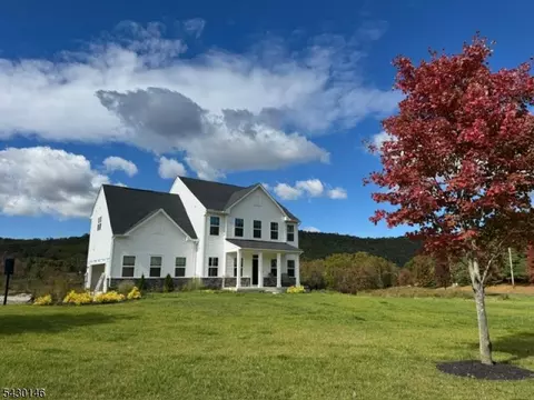 2 Drake Ct, Washington Twp, NJ 07882