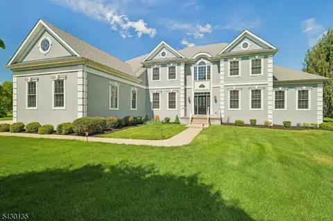 384 Bennetts Ln, Somerset, NJ 08873