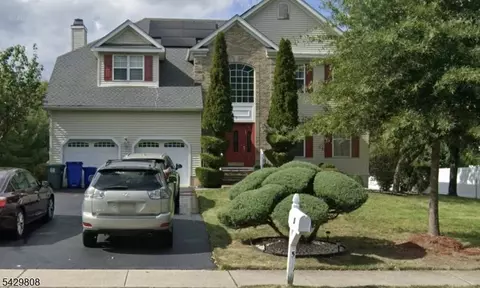 5 Mountain Ash Ct, Monroe Township, NJ 08831