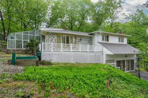 82 Highland Ave, Riverdale, NJ 07457