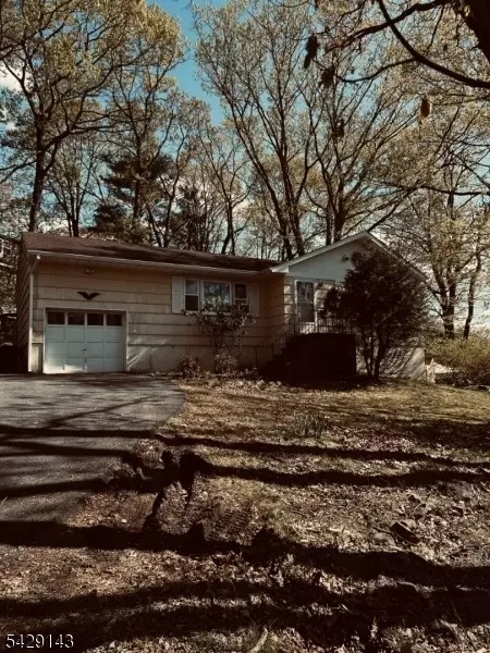 264 Carentan Rd, Hopatcong, NJ 07843
