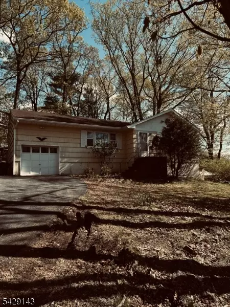 264 Carentan Rd, Hopatcong, NJ 07843