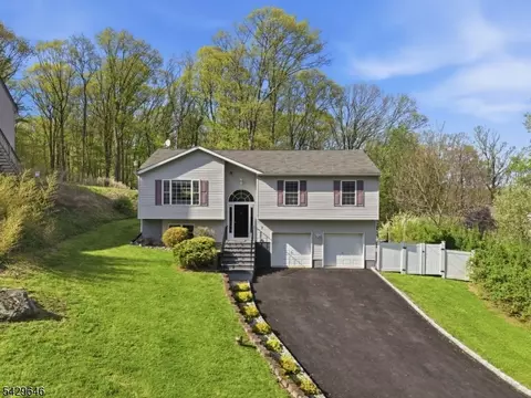 7 Brendona Ave, Stanhope, NJ 07874