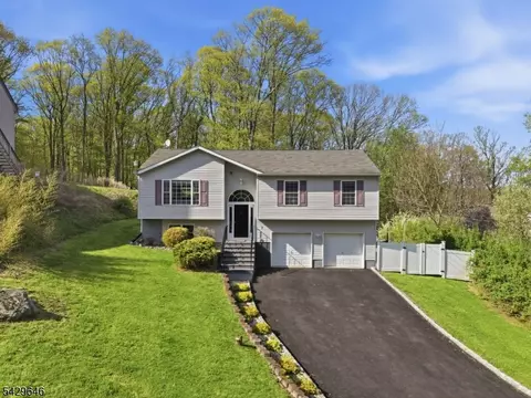 7 Brendona Ave, Stanhope, NJ 07874