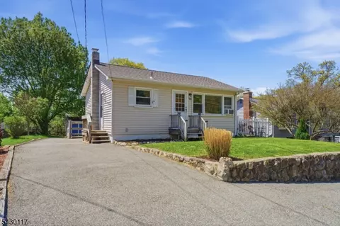 98 Rogers Dr, Landing, NJ 07850