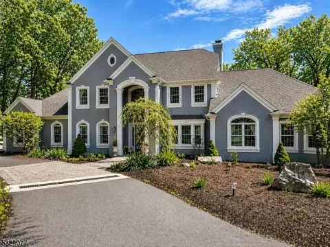 4 Deer Trail Rd, Kinnelon Boro, NJ 07405