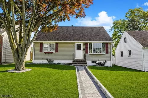 65 Hilltop Ct, Clifton, NJ 07012